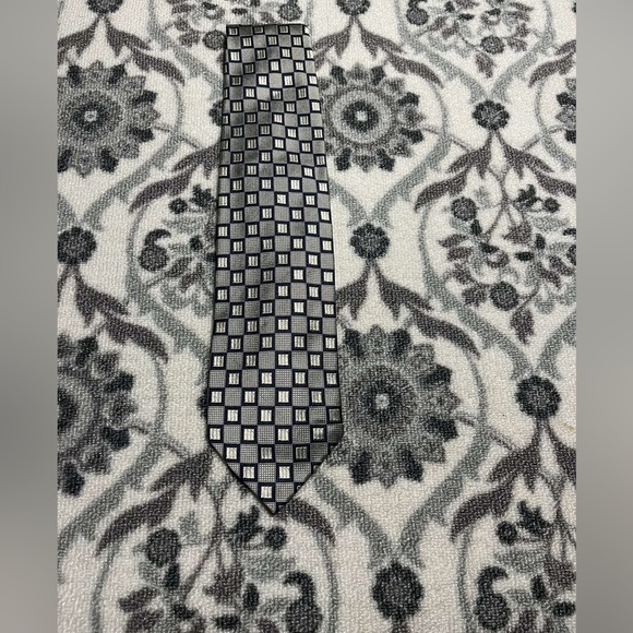 Pendleton 100 Percent Silk Made in Italy Black and Grey Little Square Tie - Picture 2 of 5